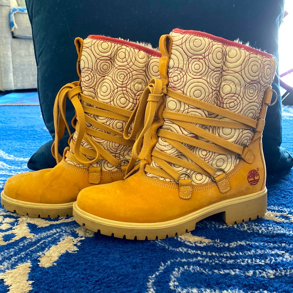 Timberland Shearling slip on tie up half calf boots size 6.5